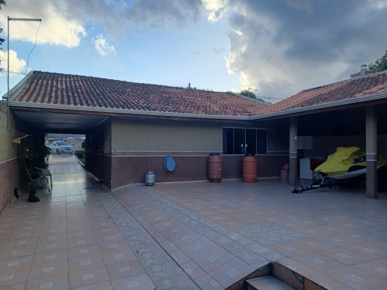 Casa – Xaxim – Alto Boqueirão – R$ 590.000,00 Casa – Xaxim – Alto Boqueirão – R$ 590.000,00