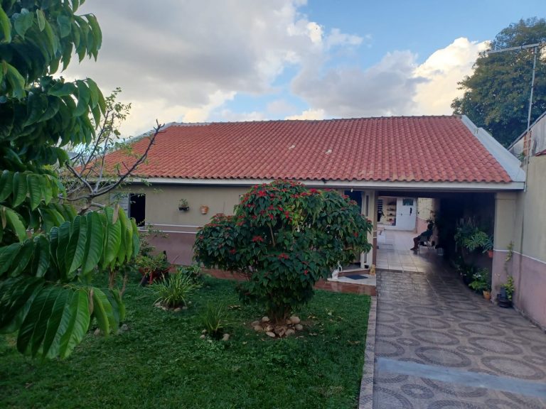 Casa – Xaxim – Alto Boqueirão – R$ 590.000,00 Casa – Xaxim – Alto Boqueirão – R$ 590.000,00