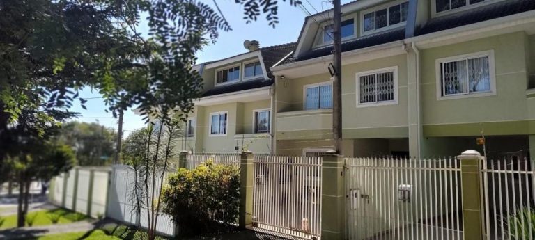 Sobrado Triplex, 05 Quartos, 156 m², Bairro Guabirotuba – R$ 850.000,00 Sobrado Triplex, 05 Quartos, 156 m², Bairro Guabirotuba – R$ 850.000,00