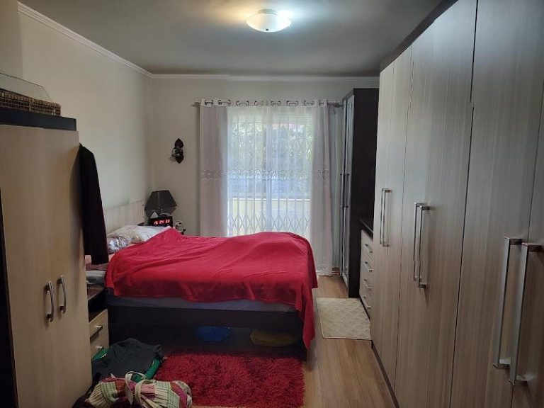 Sobrado Triplex, 05 Quartos, 156 m², Bairro Guabirotuba – R$ 850.000,00 Sobrado Triplex, 05 Quartos, 156 m², Bairro Guabirotuba – R$ 850.000,00