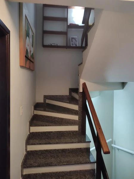 Sobrado Triplex, 05 Quartos, 156 m², Bairro Guabirotuba – R$ 850.000,00 Sobrado Triplex, 05 Quartos, 156 m², Bairro Guabirotuba – R$ 850.000,00