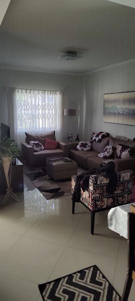 Sobrado Triplex, 05 Quartos, 156 m², Bairro Guabirotuba – R$ 850.000,00 Sobrado Triplex, 05 Quartos, 156 m², Bairro Guabirotuba – R$ 850.000,00