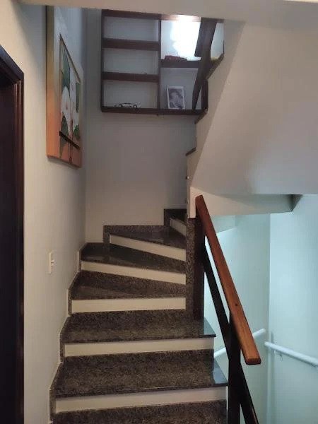 Sobrado Triplex, 05 Quartos, 156 m², Bairro Guabirotuba – R$ 850.000,00 Sobrado Triplex, 05 Quartos, 156 m², Bairro Guabirotuba – R$ 850.000,00