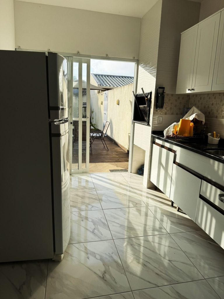 Residência em Guaratuba – Piscina e aquecimento Solar – R$ 545.000,00 Residência em Guaratuba – Piscina e aquecimento Solar – R$ 545.000,00