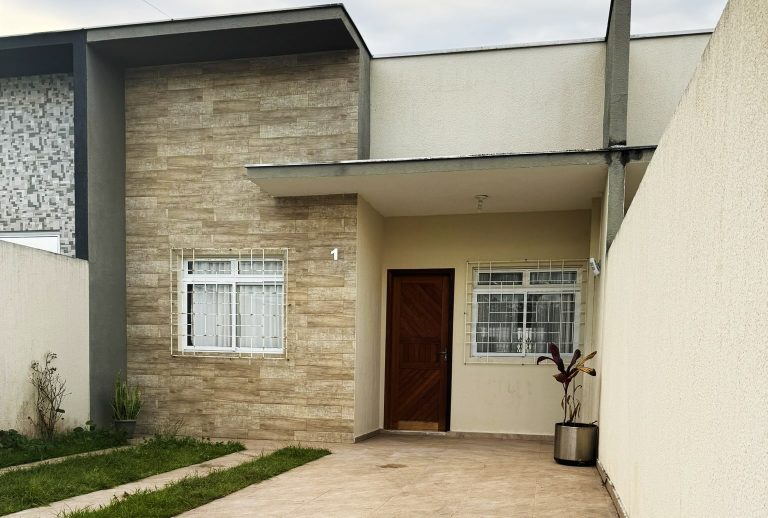 Residência em Guaratuba – Piscina e aquecimento Solar – R$ 545.000,00 Residência em Guaratuba – Piscina e aquecimento Solar – R$ 545.000,00
