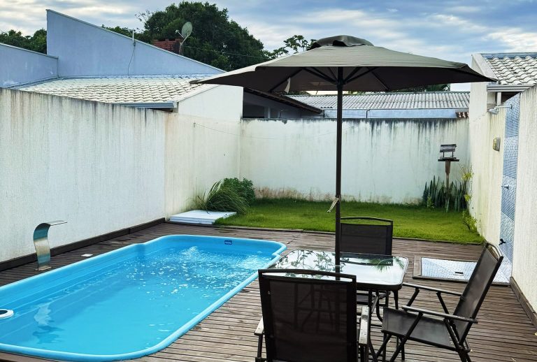 Residência em Guaratuba – Piscina e aquecimento Solar – R$ 545.000,00 Residência em Guaratuba – Piscina e aquecimento Solar – R$ 545.000,00