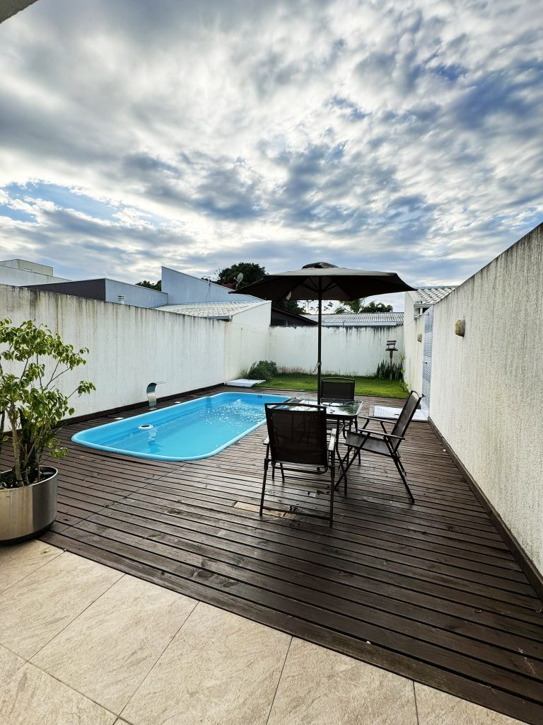 Residência em Guaratuba – Piscina e aquecimento Solar – R$ 545.000,00 Residência em Guaratuba – Piscina e aquecimento Solar – R$ 545.000,00