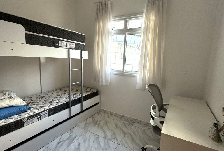 Residência em Guaratuba – Piscina e aquecimento Solar – R$ 545.000,00 Residência em Guaratuba – Piscina e aquecimento Solar – R$ 545.000,00