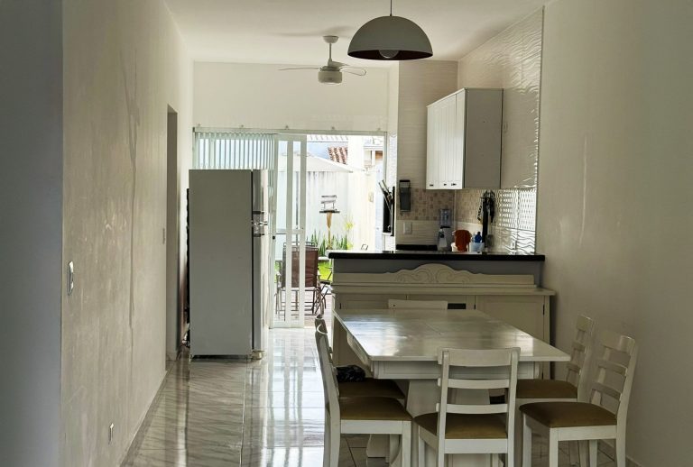 Residência em Guaratuba – Piscina e aquecimento Solar – R$ 545.000,00 Residência em Guaratuba – Piscina e aquecimento Solar – R$ 545.000,00
