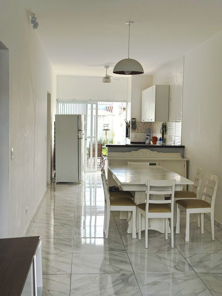 Residência em Guaratuba – Piscina e aquecimento Solar – R$ 545.000,00 Residência em Guaratuba – Piscina e aquecimento Solar – R$ 545.000,00