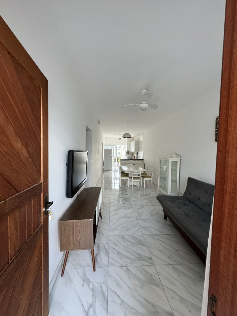Residência em Guaratuba – Piscina e aquecimento Solar – R$ 545.000,00 Residência em Guaratuba – Piscina e aquecimento Solar – R$ 545.000,00