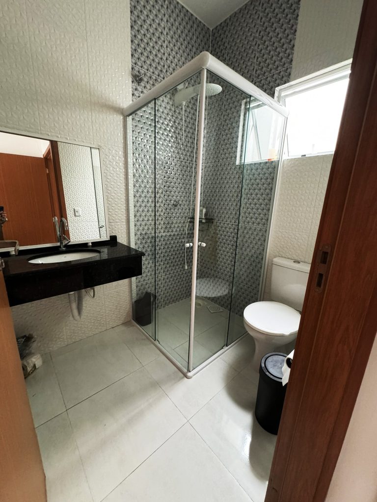 Residência em Guaratuba – Piscina e aquecimento Solar – R$ 545.000,00 Residência em Guaratuba – Piscina e aquecimento Solar – R$ 545.000,00