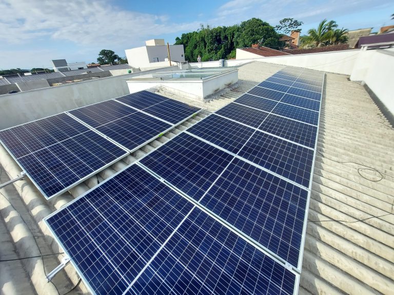 Residência em Guaratuba – Piscina e aquecimento Solar – R$ 545.000,00 Residência em Guaratuba – Piscina e aquecimento Solar – R$ 545.000,00