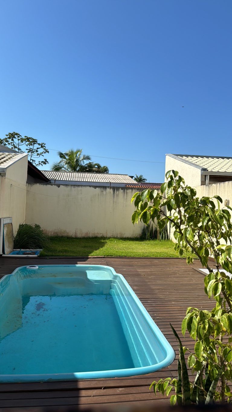 Residência em Guaratuba – Piscina e aquecimento Solar – R$ 545.000,00 Residência em Guaratuba – Piscina e aquecimento Solar – R$ 545.000,00