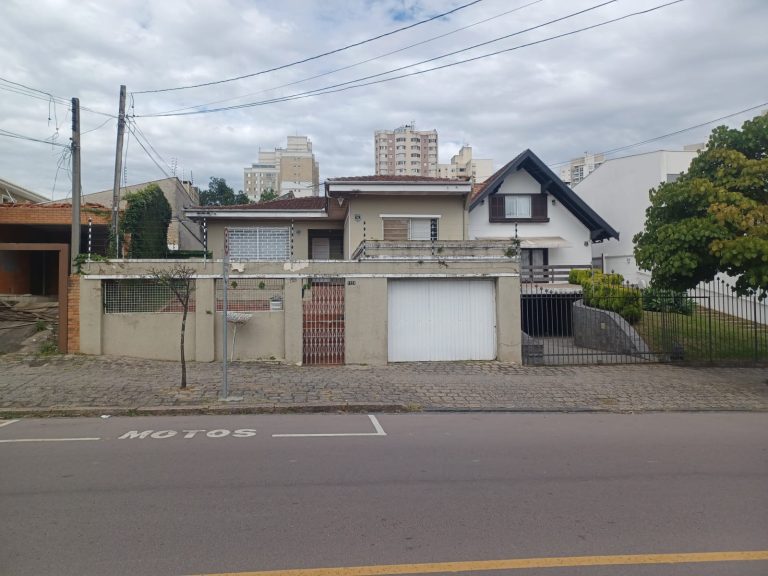 Terreno – Cristo Rei – 02 residência – R$ 3.500.000,00 Terreno – Cristo Rei – 02 residência – R$ 3.500.000,00