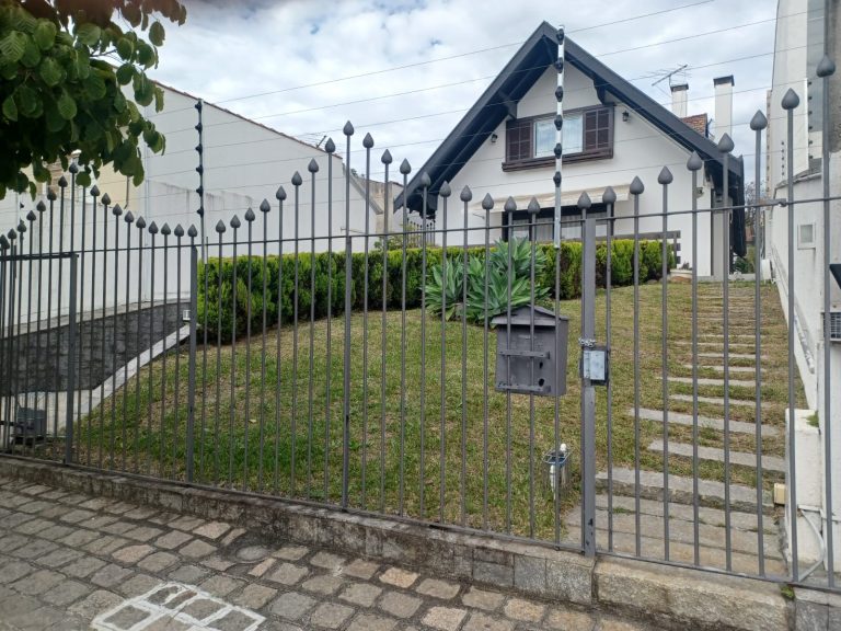 Terreno – Cristo Rei – 02 residência – R$ 3.500.000,00 Terreno – Cristo Rei – 02 residência – R$ 3.500.000,00