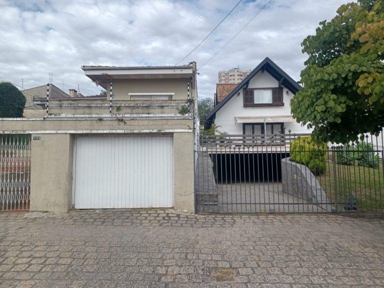 Terreno – Cristo Rei – 02 residência – R$ 3.500.000,00 Terreno – Cristo Rei – 02 residência – R$ 3.500.000,00