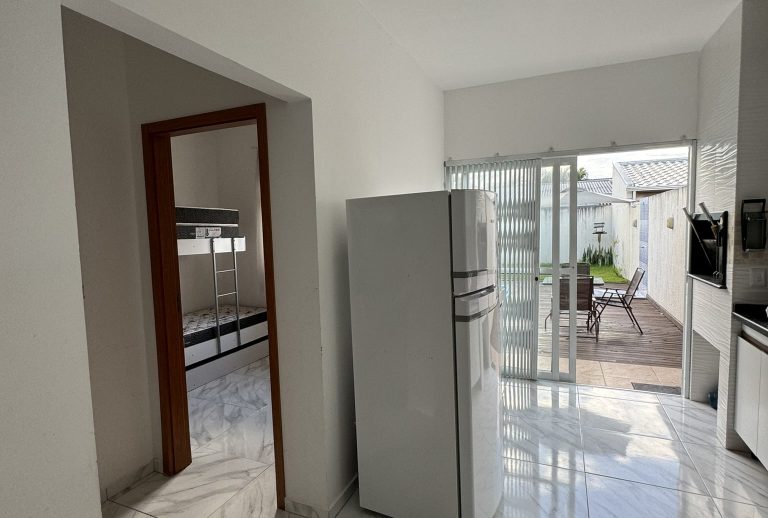Residência em Guaratuba – Piscina e aquecimento Solar – R$ 545.000,00 Residência em Guaratuba – Piscina e aquecimento Solar – R$ 545.000,00