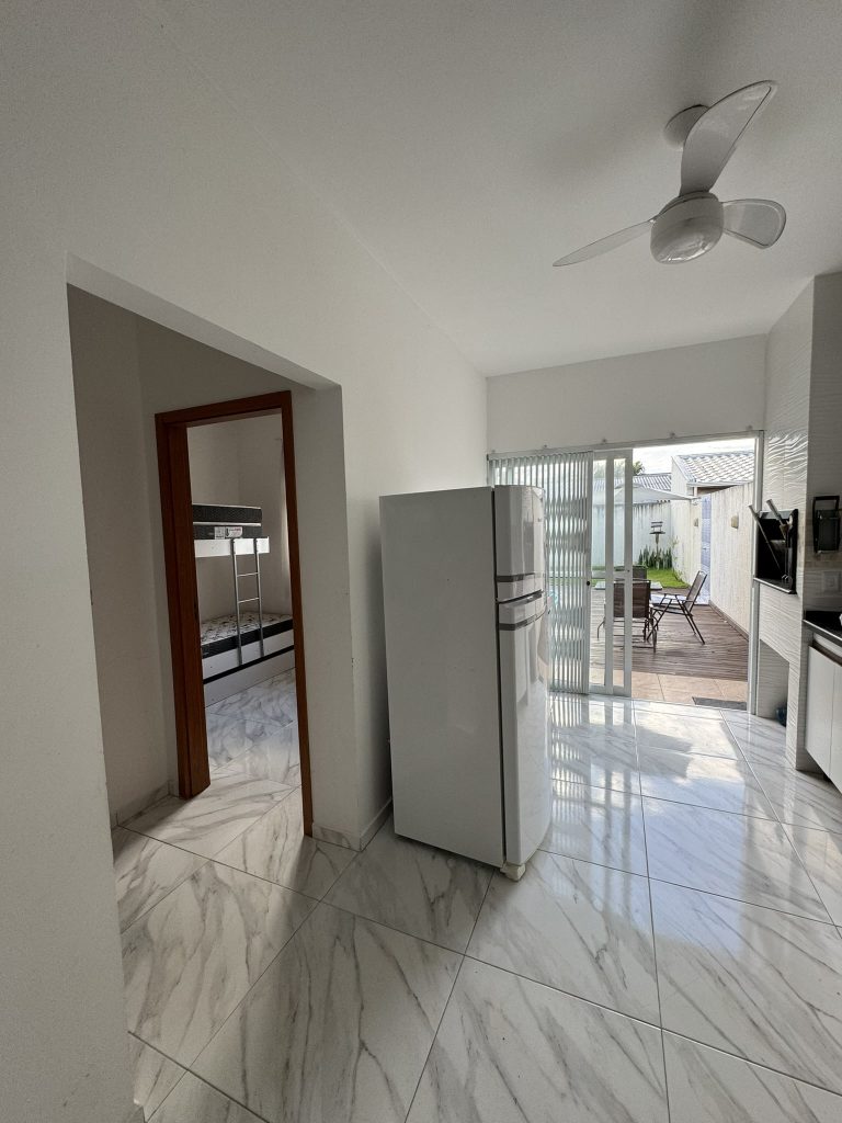 Residência em Guaratuba – Piscina e aquecimento Solar – R$ 545.000,00 Residência em Guaratuba – Piscina e aquecimento Solar – R$ 545.000,00